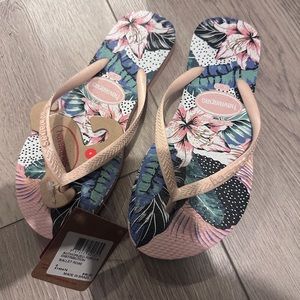 NWT Havianas size 6